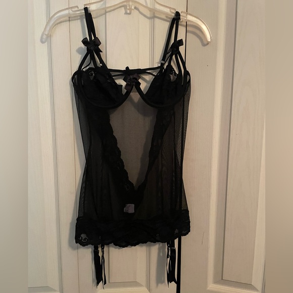 Black lace lingerie - Picture 1 of 4